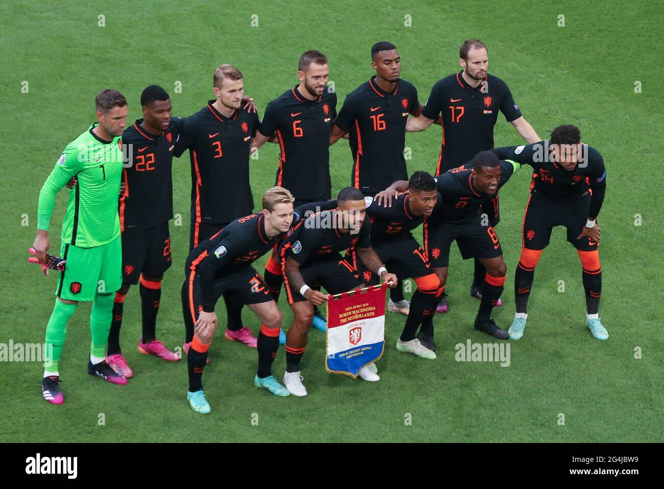 Amsterdam, Netherlands. 21st June, 2021. Starting players of the Netherlands pose prior to the UEFA Euro 2020 Championship Group C match between the Netherlands and North Macedonia at Johan Cruijff Arena in Amsterdam, the Netherlands, June 21, 2021. Credit: Zheng Huansong/Xinhua/Alamy Live News Stock Photo