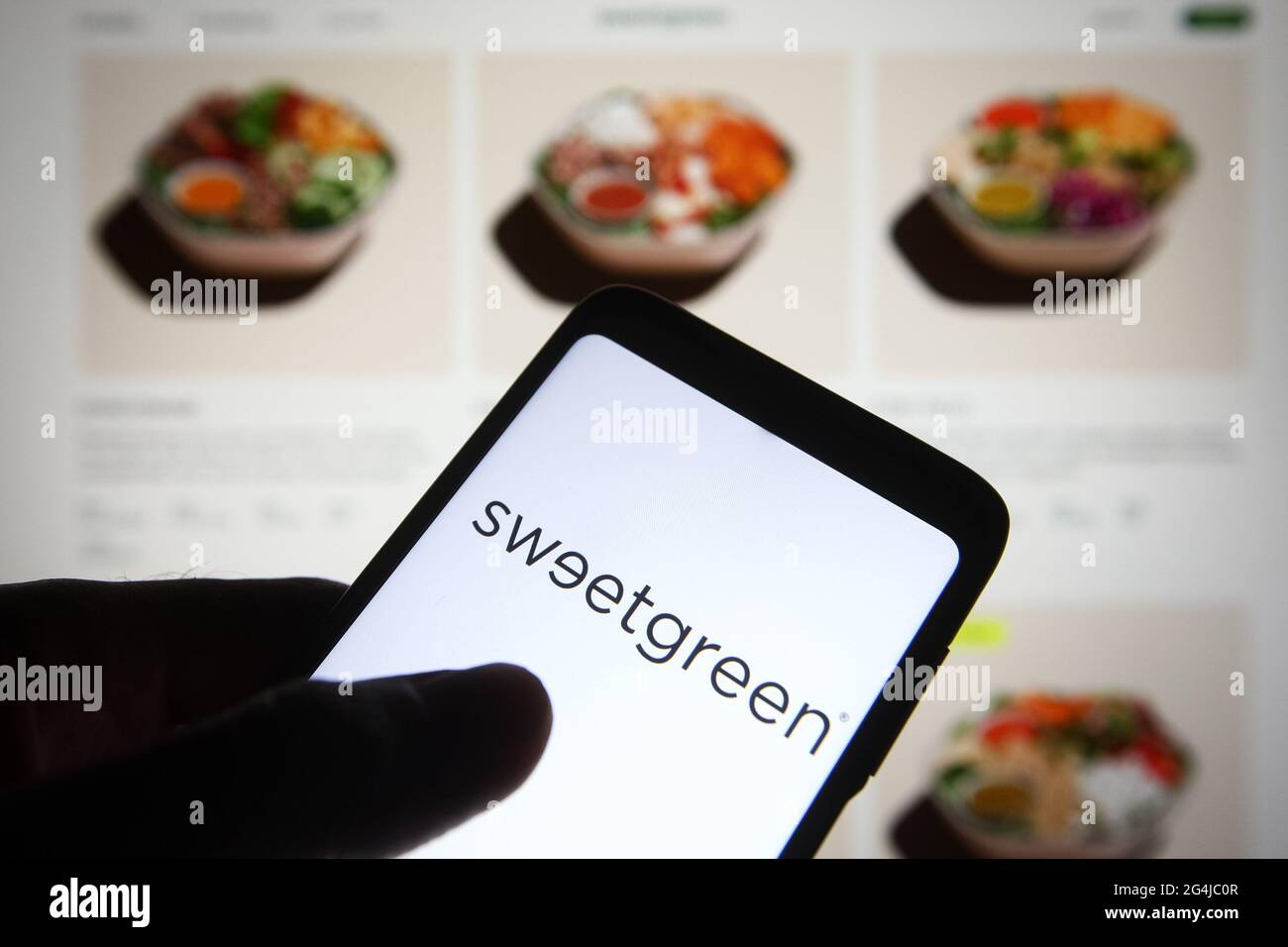 Ukraine. 21st June, 2021. In this photo illustration a Sweetgreen logo of an US restaurant chain is seen on a smartphone screen with its website in the background. Credit: Pavlo Gonchar/SOPA Images/ZUMA Wire/Alamy Live News Stock Photo