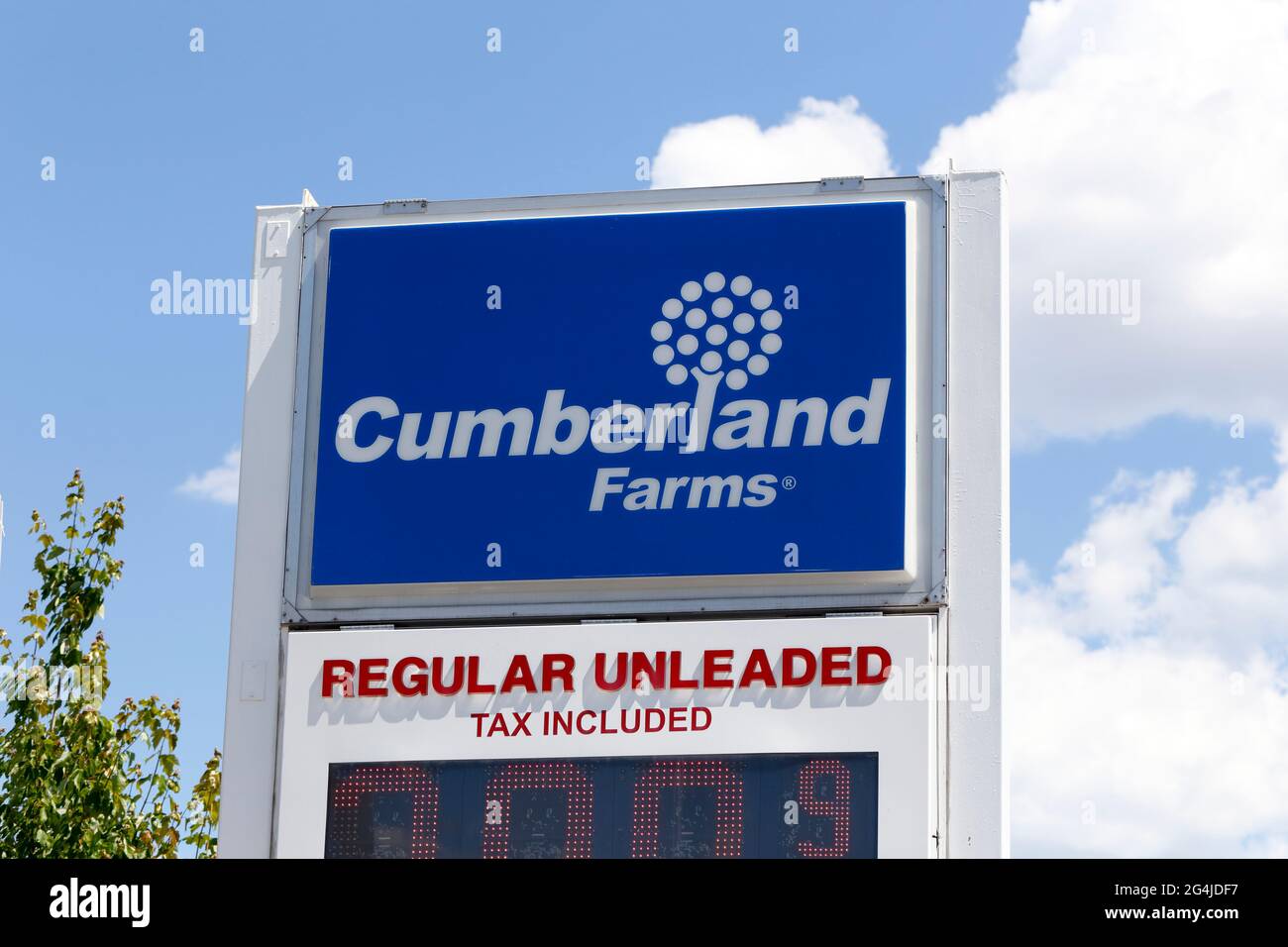 A Cumberland Farms signage on a pole against a sunny sky. Stock Photo