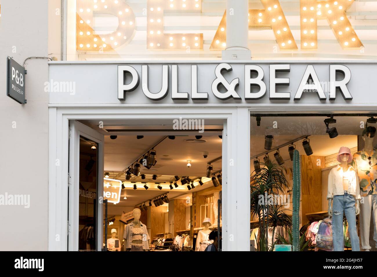 London, UK. 22nd June, 2021. Pull & Bear logo is seen at one of their  stores on Oxford Street in London. (Photo by Belinda Jiao/SOPA Images/Sipa  USA) Credit: Sipa USA/Alamy Live News