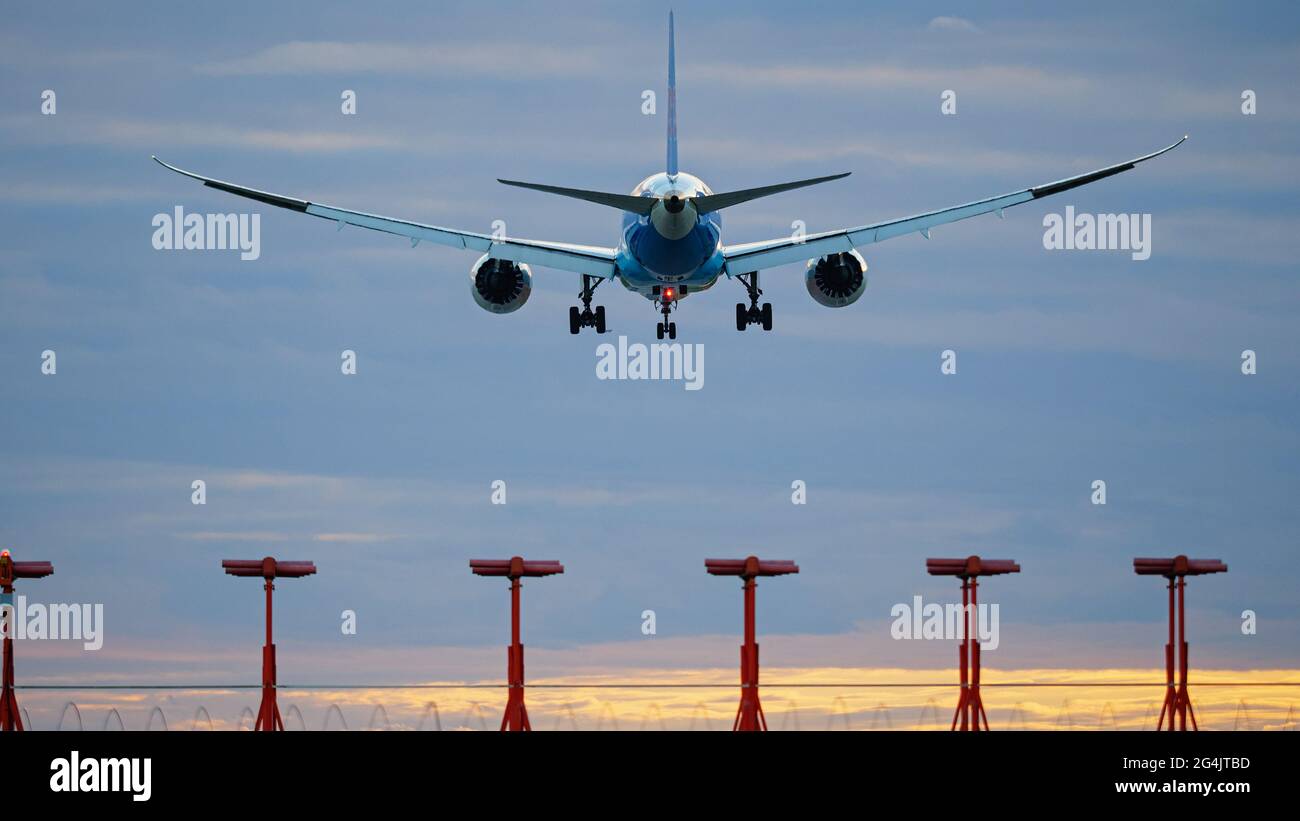 Richmond, British Columbia, Canada. 19th June, 2021. A China Southern Airlines Boeing 787 Dreamliner jet lands at Vancouver International Airport. Credit: Bayne Stanley/ZUMA Wire/Alamy Live News Stock Photo