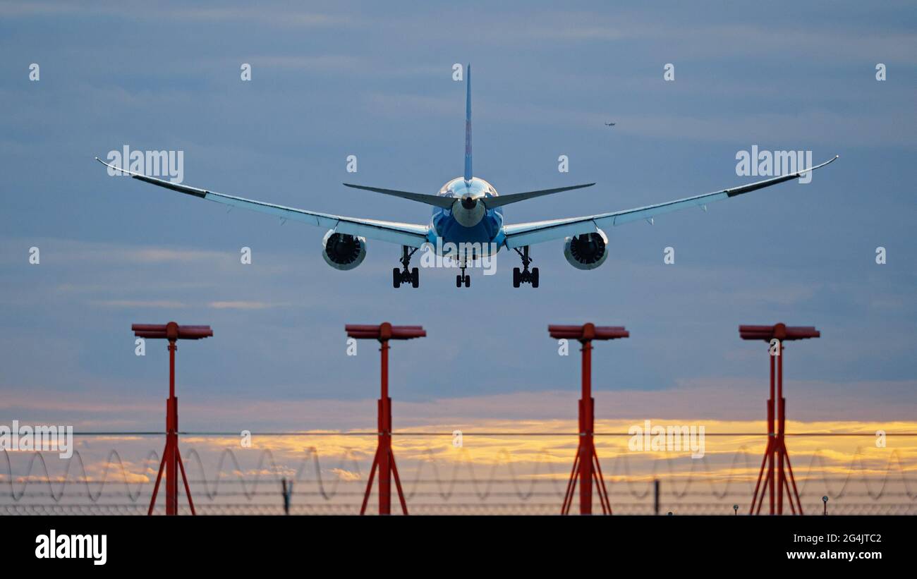 Richmond, British Columbia, Canada. 19th June, 2021. A China Southern Airlines Boeing 787 Dreamliner jet lands at Vancouver International Airport. Credit: Bayne Stanley/ZUMA Wire/Alamy Live News Stock Photo