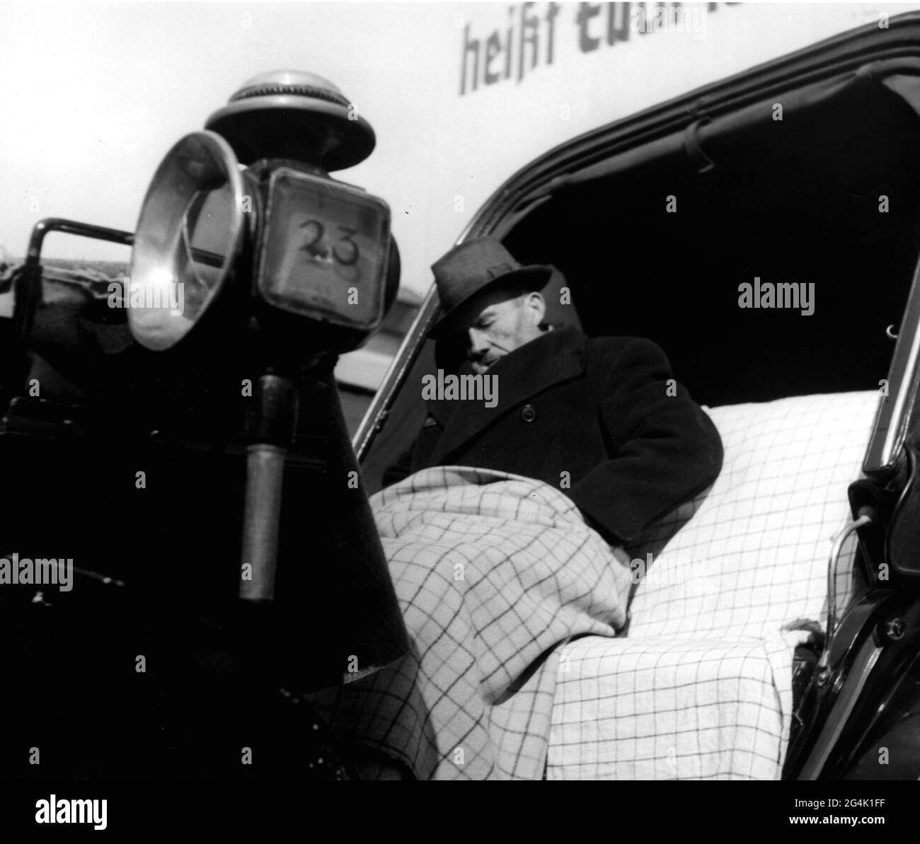 transport / transportation, coach, hackney carriage, sleeping coachman, 1930s, ADDITIONAL-RIGHTS-CLEARANCE-INFO-NOT-AVAILABLE Stock Photo