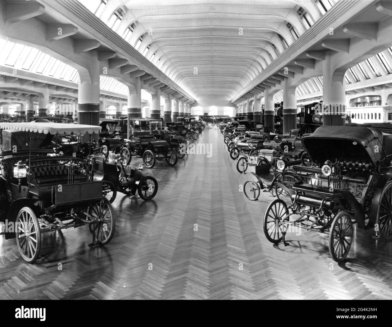 exhibitions, museums, The Henry Ford, hall with old cars, Dearborn, Michigan, 1953, ADDITIONAL-RIGHTS-CLEARANCE-INFO-NOT-AVAILABLE Stock Photo