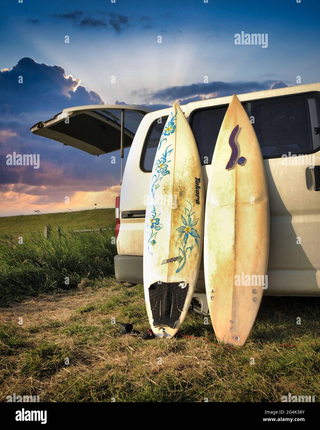 Surfboards leaned on the car Stock Photo Alamy