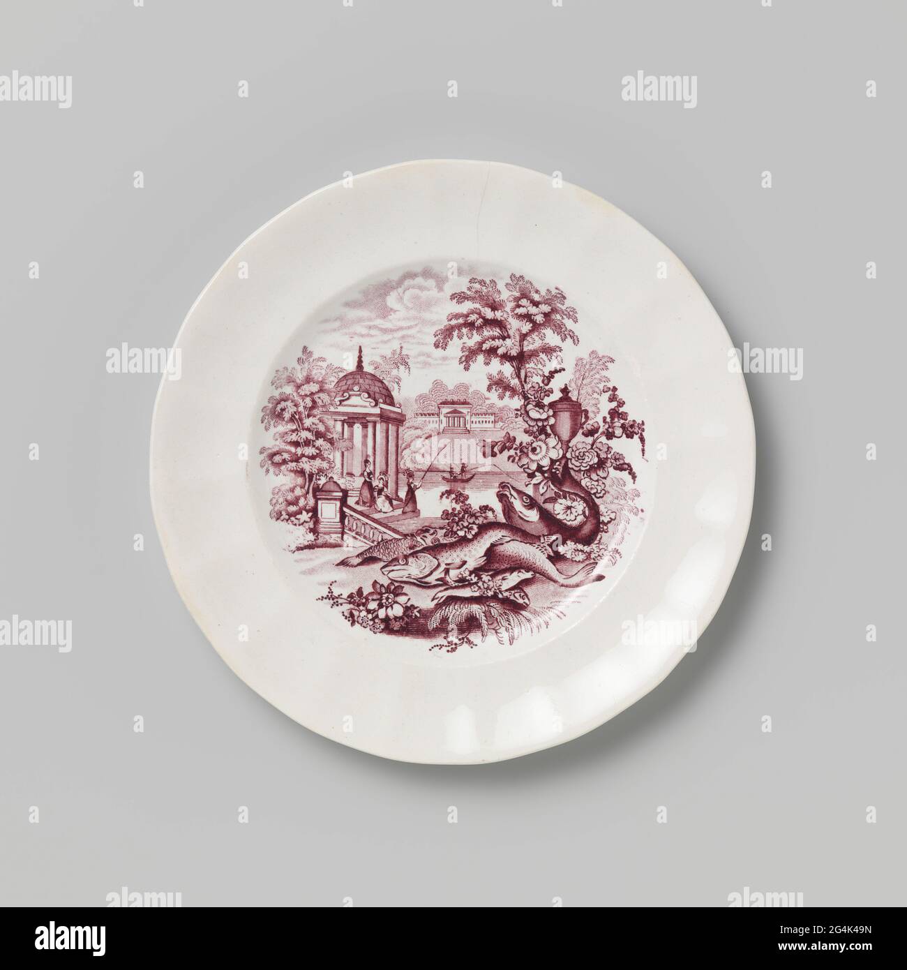 Plate, slightly, with fishing figures in lilac landscape. Powerboard board with lilac transfer decor, tilting, g decorated with a landscape with fishing figures. Six fish in the foreground. Stock Photo
