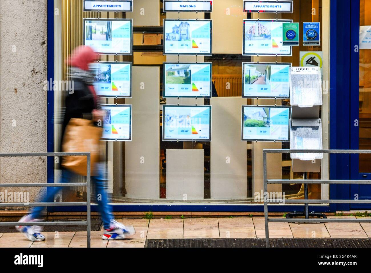 Estate agent’s in Rouen (northern France) Stock Photo