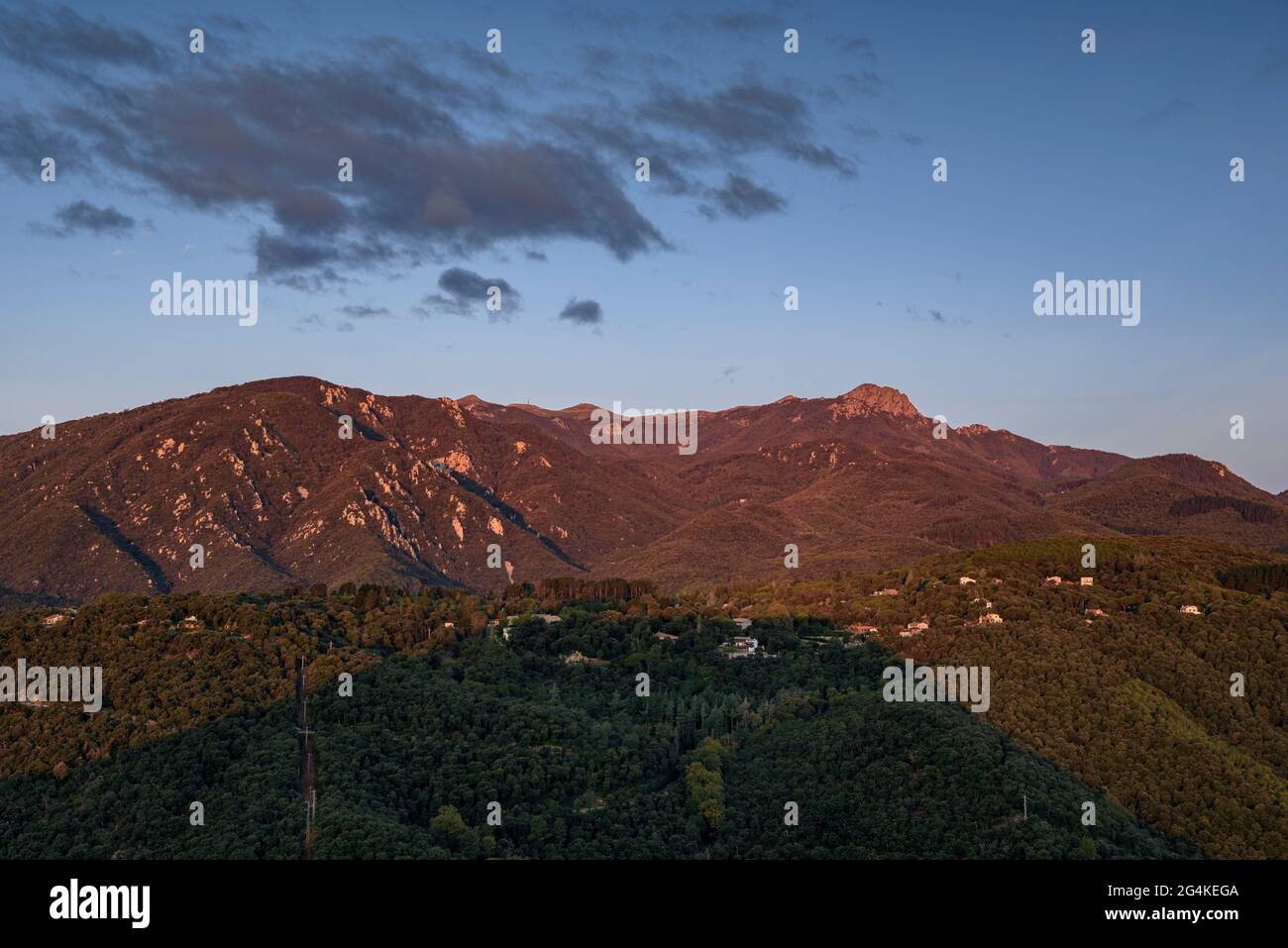Sunrise on the Montsoriu castle hill and the Torre de les Bruixes viewpoint. In the background, the Montseny mountain (Arbúcies, Catalonia, Spain) Stock Photo