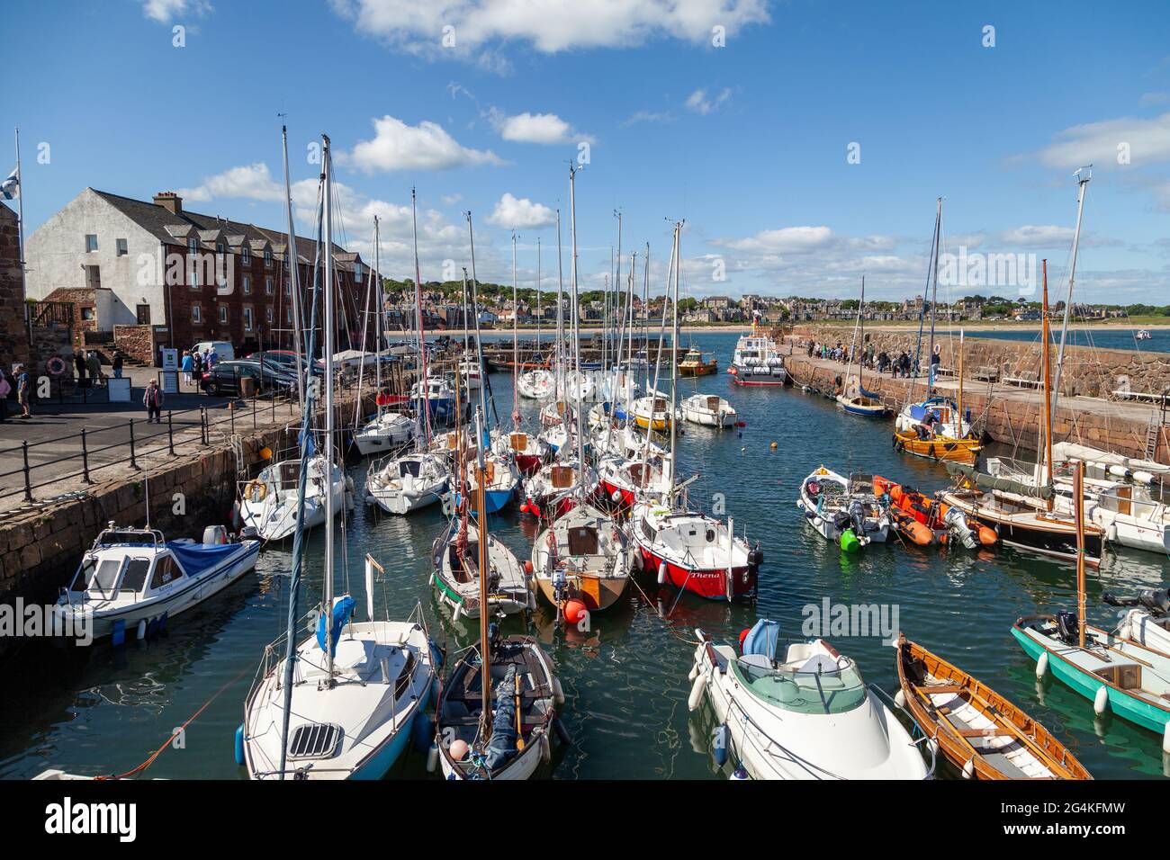 north-berwick-harbour-on-a-summers-day-2021-stock-photo-alamy