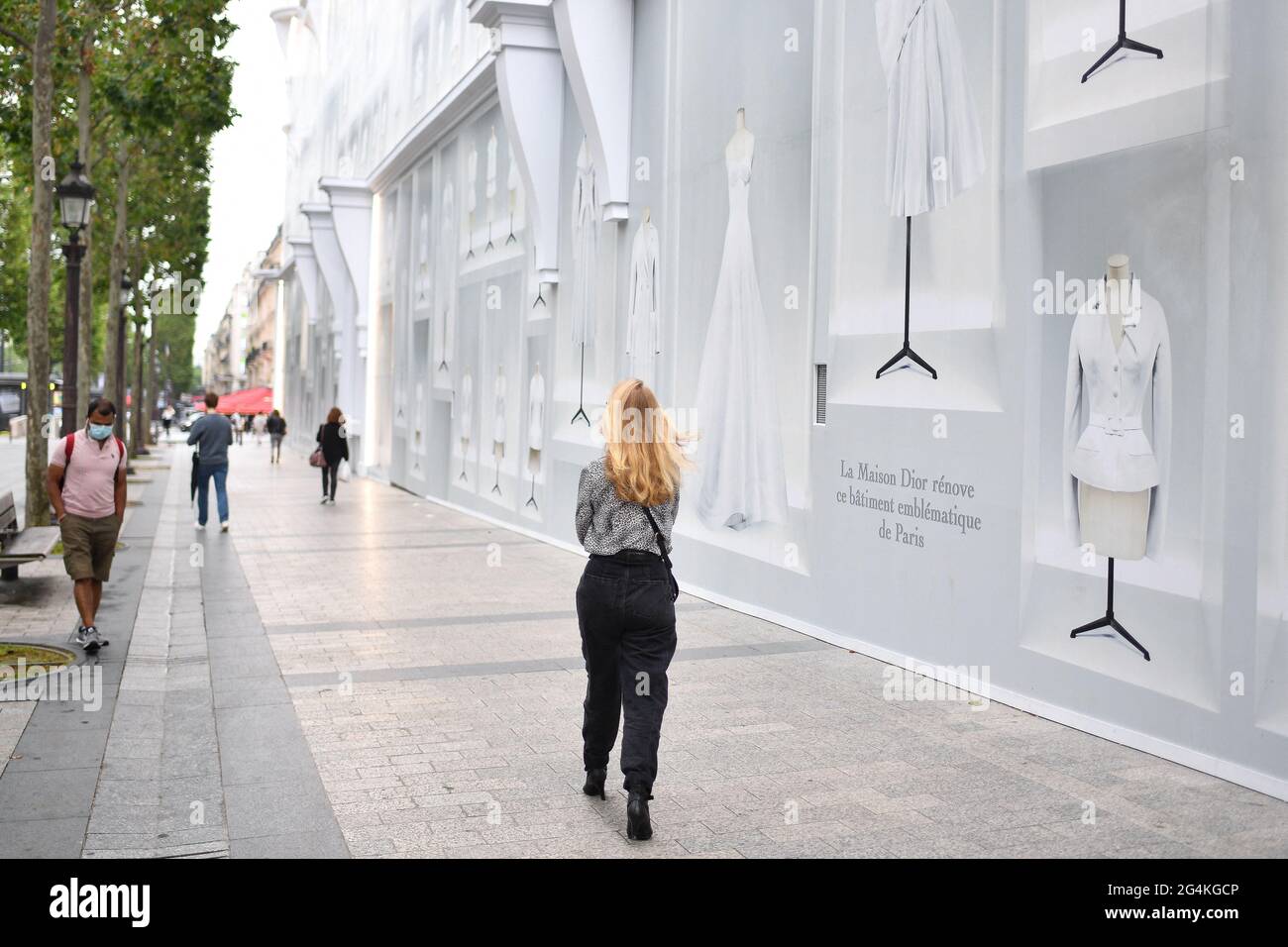 The Other Paris Wrap: Dior on the Champs-Elysées – France Revisited - Life  in Paris, Travel in France