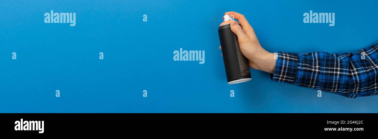 White man holding can spray paint hi-res stock photography and images ...