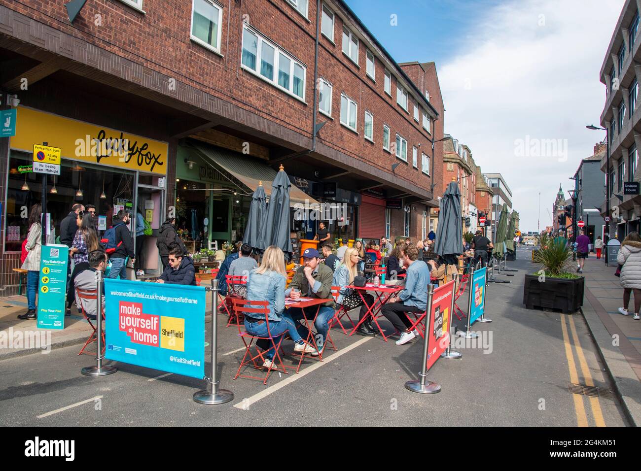 Sheffield UK: 17th April 2021: socially distanced outdoor eating as cafe’s and restaurants reopen after the pandemic lockdown. The New Normal on West Stock Photo