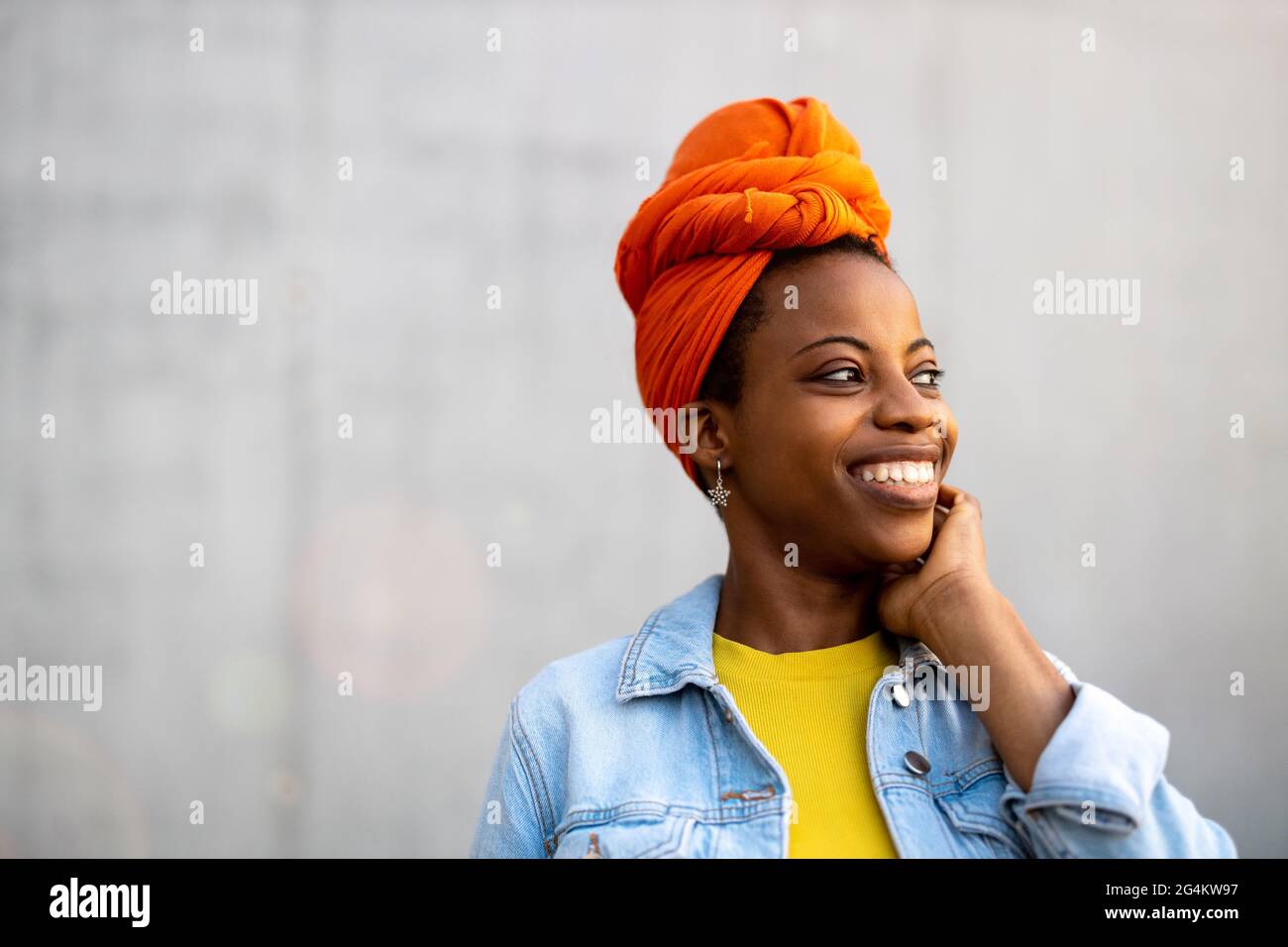 Woman wearing orange head wrap hi-res stock photography and images - Alamy