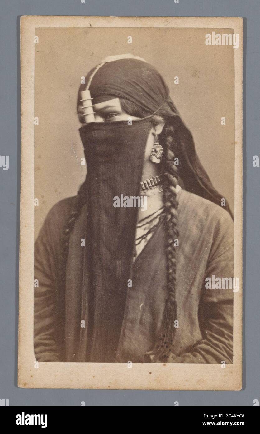 Portrait of an Arab woman with braids, earrings and necklace; Femme Arabe  Stock Photo - Alamy