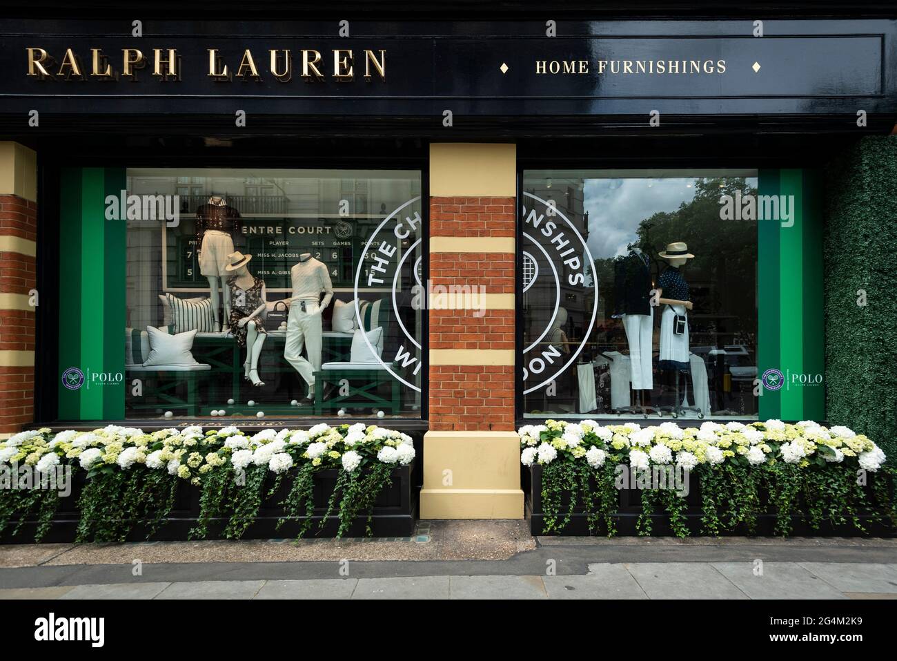London, UK.  22 June 2021.  The exterior of the Ralph Lauren store in Sloane Square, decorated ahead of this year’s upcoming Wimbledon tennis championships at the All England club. Ralph Lauren supplies outfits for officials at the event.  Lockdown restrictions will limit crowds, but the finals will be at full capacity when restrictions are relaxed.  Credit: Stephen Chung / Alamy Live News Stock Photo