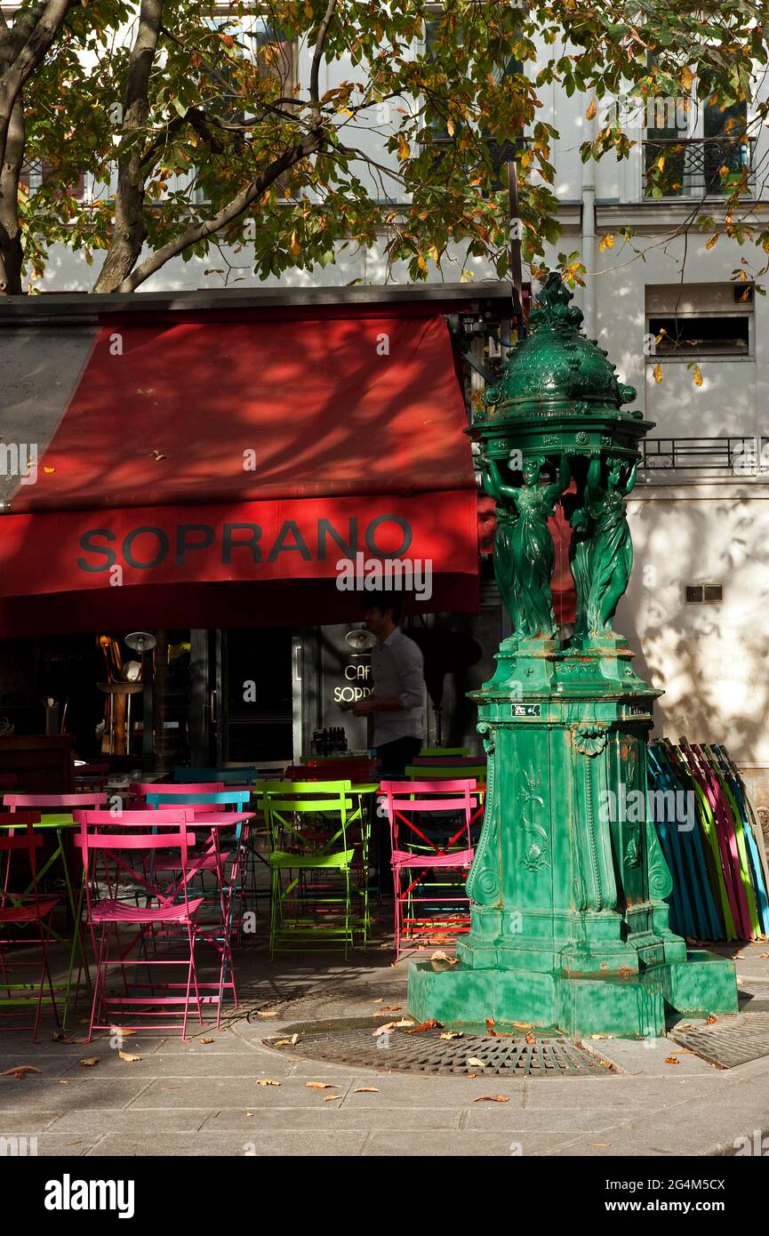 FRANCE, PARIS, 3RD DISTRICT, RUE DE LA CORDERIE, SOPRANO CAFFE Stock Photo  - Alamy