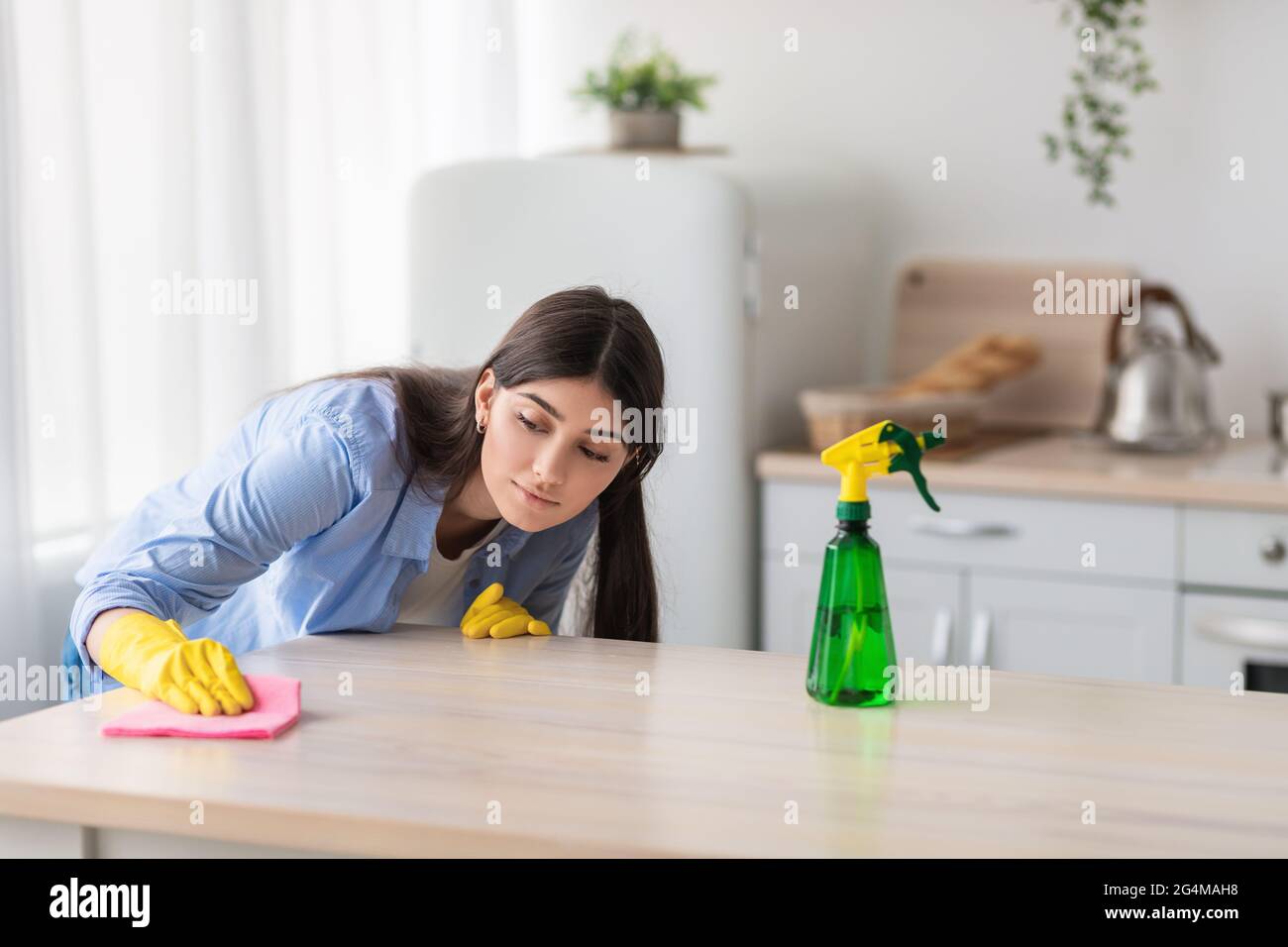 https://c8.alamy.com/comp/2G4MAH8/closeup-of-focused-young-woman-cleaning-table-with-cloth-2G4MAH8.jpg