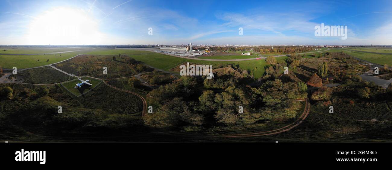 420 x 130 grad-Panorama: Luftbild: Flughafen Tempelhof, Tempelhofer Feld, Berlin (nur fuer redaktionelle Verwendung. Keine Werbung. Referenzdatenbank: Stock Photo