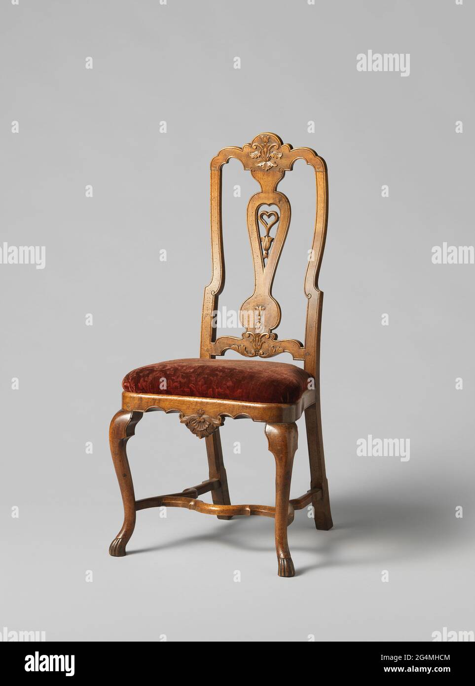 Shell Overhoeks Chair with s-shaped overhoeks placed front legs and scalloped parts ...