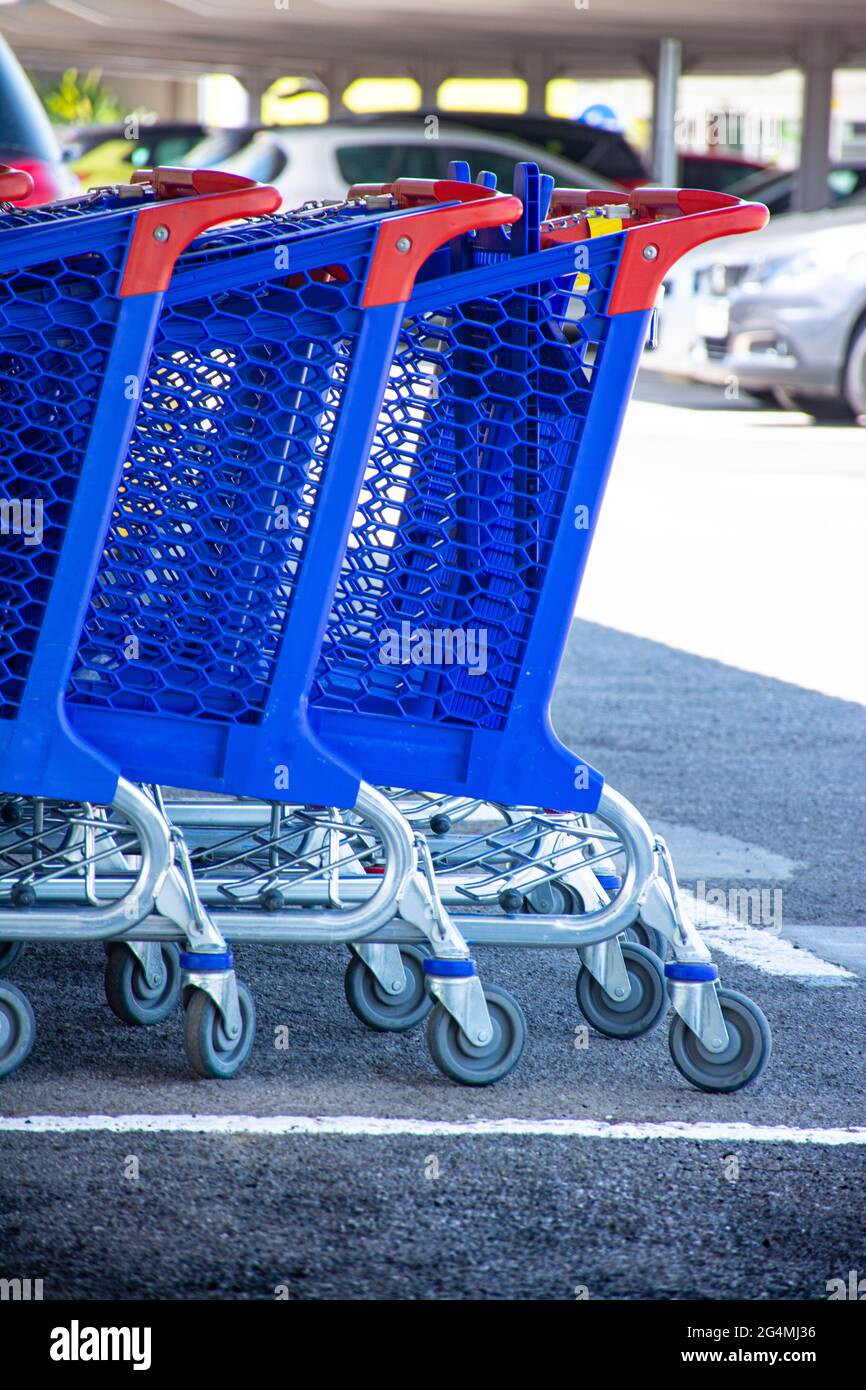 Cars supermarket trolley park hires stock photography and images Alamy