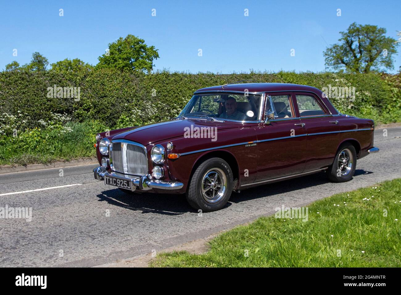 1971 70s red maroon Rover 3.5 litre, 4dr luxury saloon 3528cc petrol vehicle en-route to Capesthorne Hall classic May car show, Cheshire, UK Stock Photo