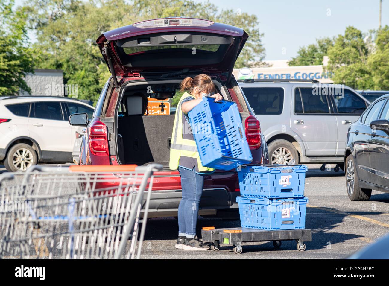 Walmart grocery pick up hires stock photography and images Alamy