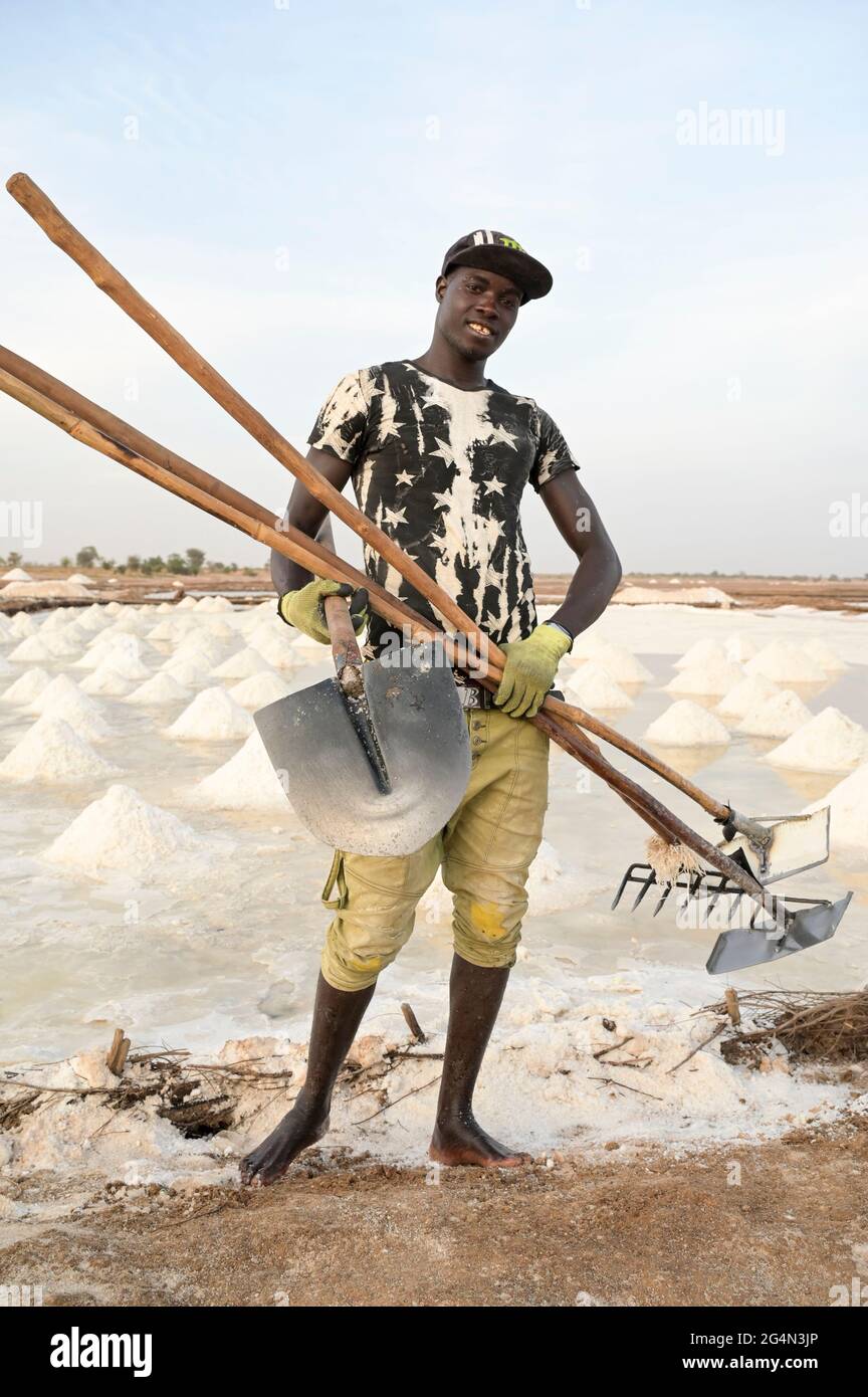 SENEGAL, Kaolack, salt works in saline, sea-salt pans in Saloum river delta / Salzgewinnung in den Salinen der Lagune Saloum Stock Photo