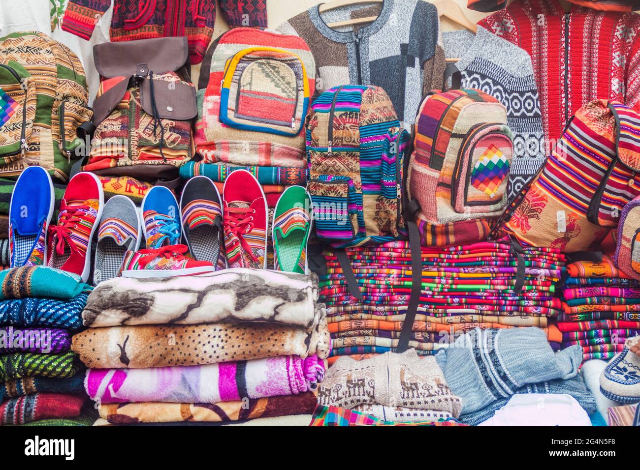 Indigenous craft argentina hi-res stock photography and images - Alamy, image size:1300x956