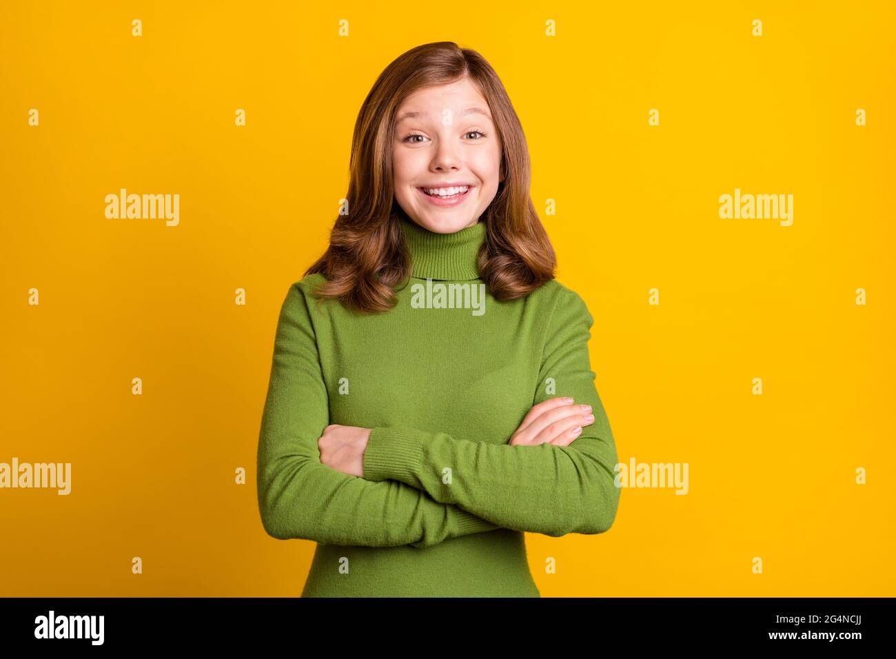 Photo portrait young girl in green turtleneck smiling happy folded ...