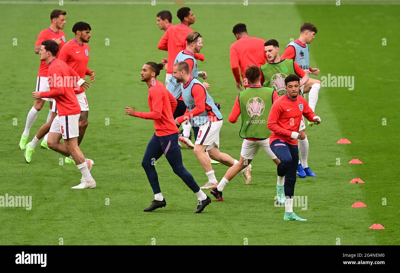 Soccer Football - Euro 2020 - Group D - Czech Republic v England - Wembley Stadium, London, Britain - June 22, 2021 England players during the warm up before the match Pool via REUTERS/Neil Hall Stock Photo