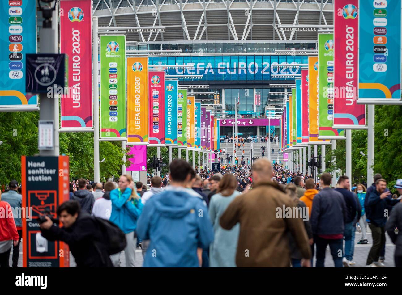 Capacity wembley stadium hires stock photography and images Alamy