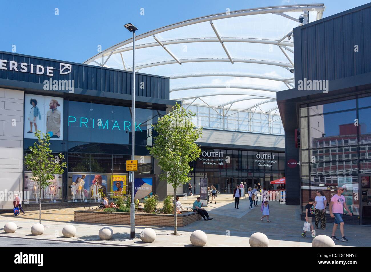 Entrance to riverside shopping centre hi-res stock photography and images -  Alamy