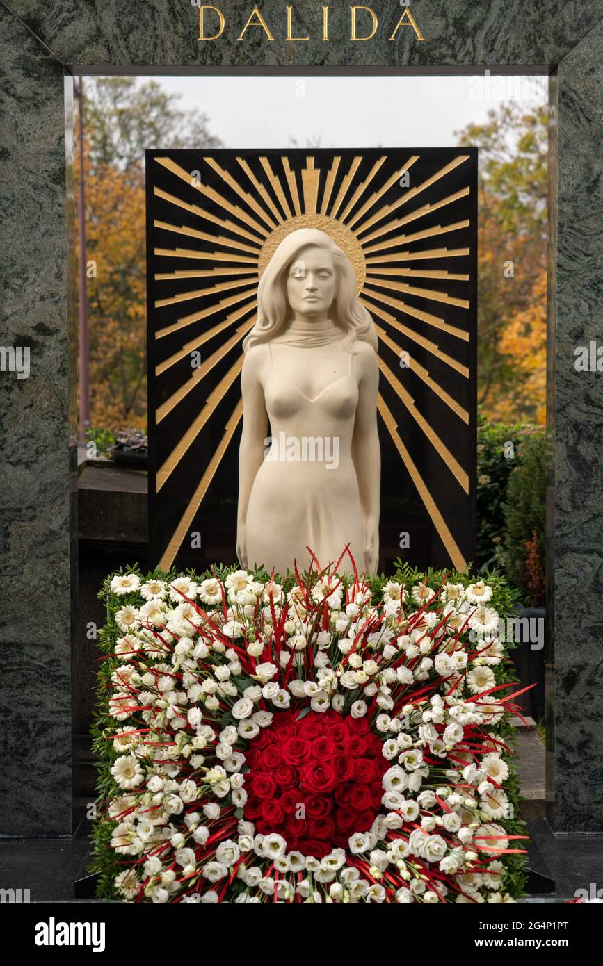 The grave and monument to Dalida a French singer born in Egypt to Italian  parent Stock Photo - Alamy