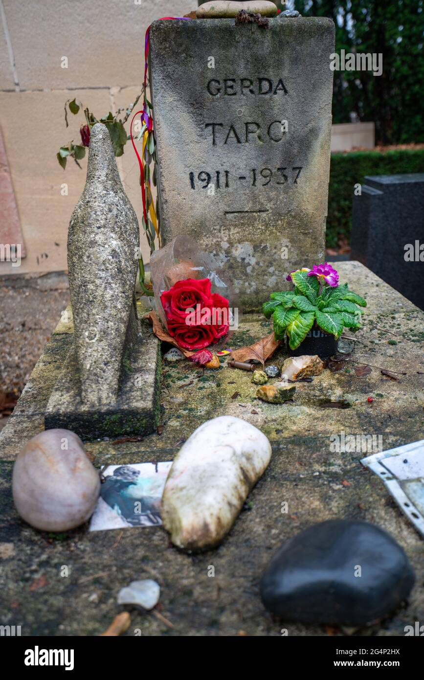 The grave of Gerda Taro, photographer wife/girlfriend of Robert Capa who was killed by being run over by a tank during the Spanish Civil War. Stock Photo