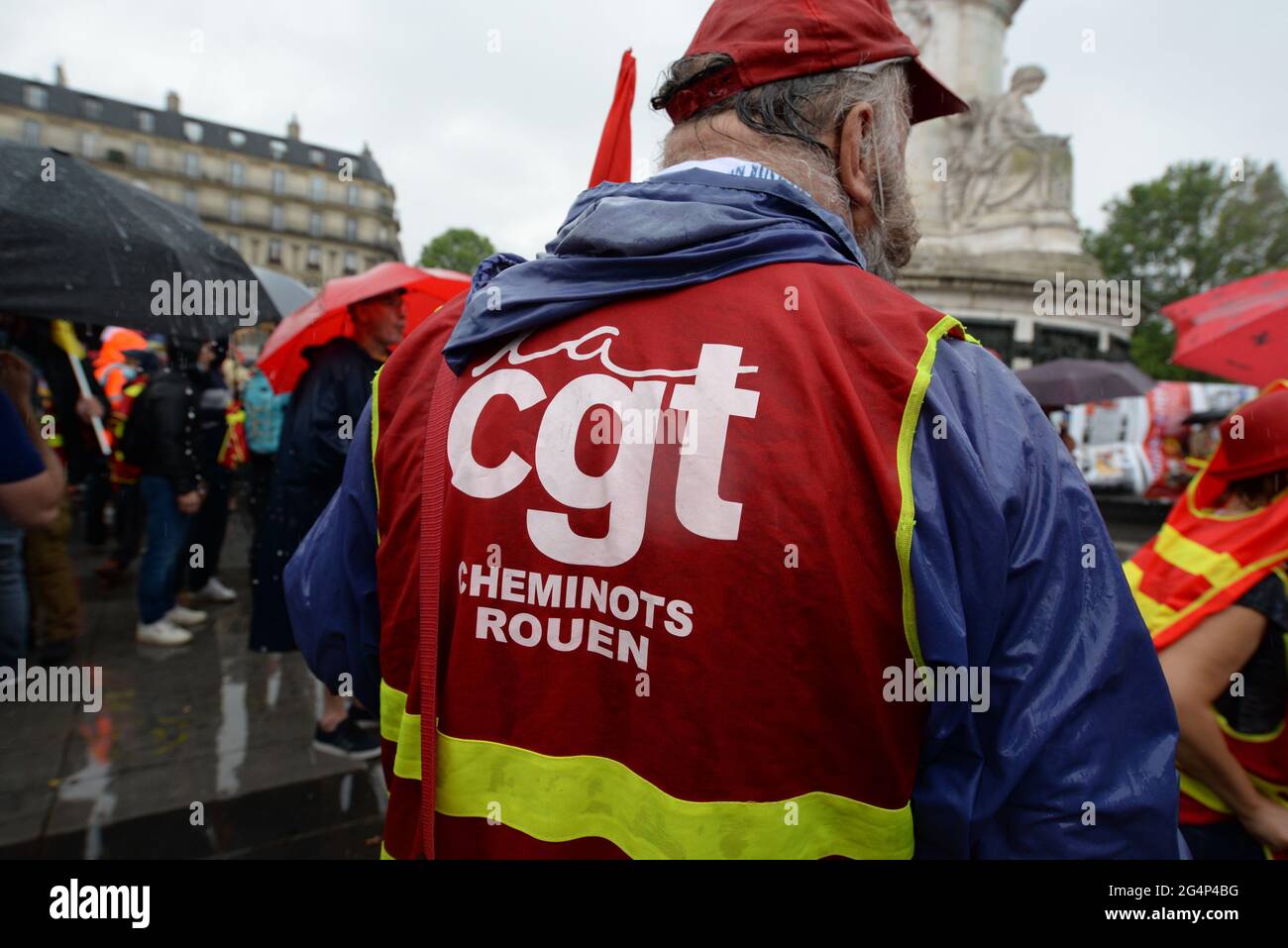 Paris demo for a public energy service.  Hundreds of demonstrators braved the rain from the Place de la Nation, to say NO to the 'Hercule' project Stock Photo