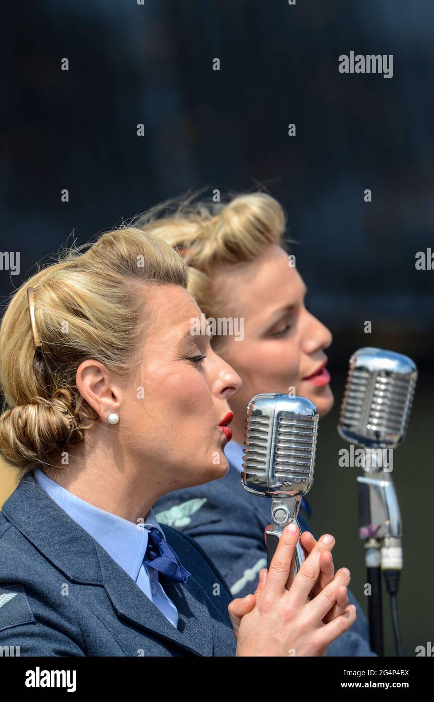 1940s singers band hires stock photography and images Alamy