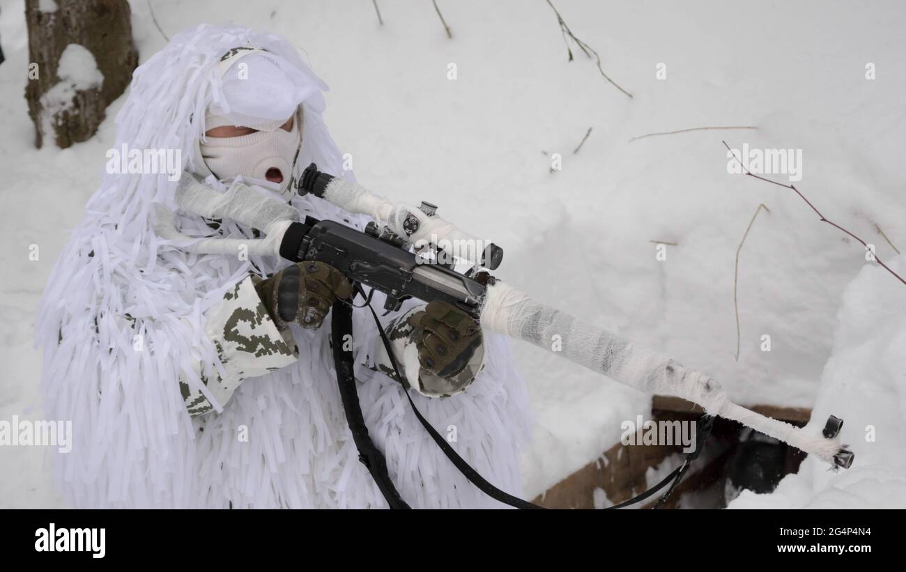 Moscow, Russia. 7th Feb, 2018. A sniper with a rifle during a sniper training class.Russian Guard special forces snipers train at a closed training center. Credit: Mihail Siergiejevicz/SOPA Images/ZUMA Wire/Alamy Live News Stock Photo