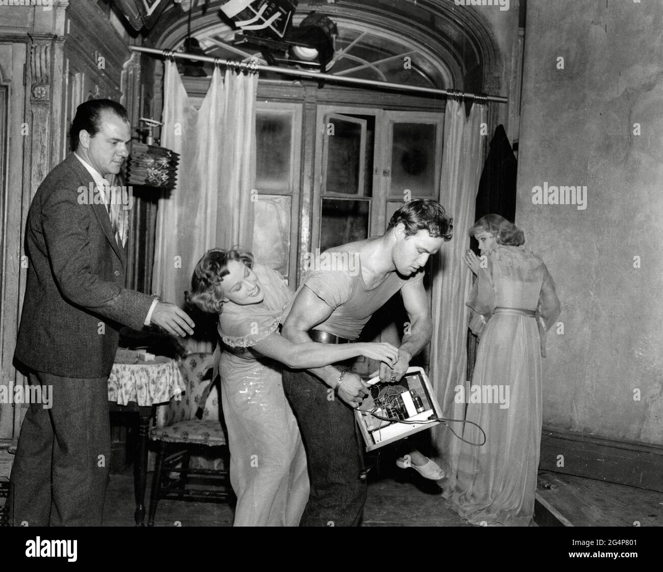 Karl Malden, Marlon Brando, Vivien Leigh, Kim Hunter, 'A Streetcar Named Desire' (1951) Warner Bros. / File Reference # 34145-258THA Stock Photo