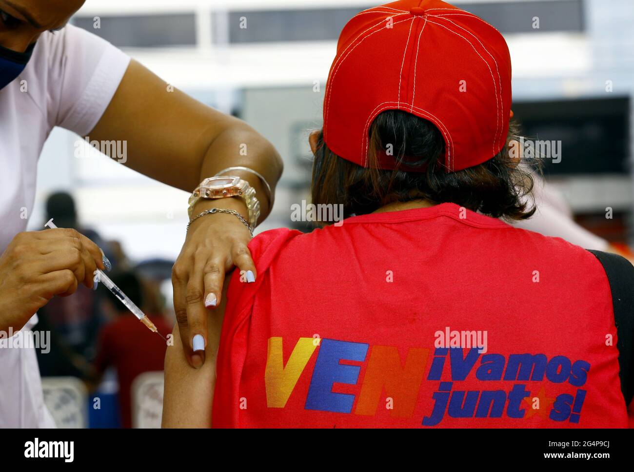 Valencia, Carabobo, Venezuela. 22nd June, 2021. June 22, 2021. Preventive vaccination operation against the COVID-19 pandemic, carried out at the Don Bosco sports center, in Valencia, Carabobo State. Photo: Juan Carlos Hernandez Credit: Juan Carlos Hernandez/ZUMA Wire/Alamy Live News Stock Photo