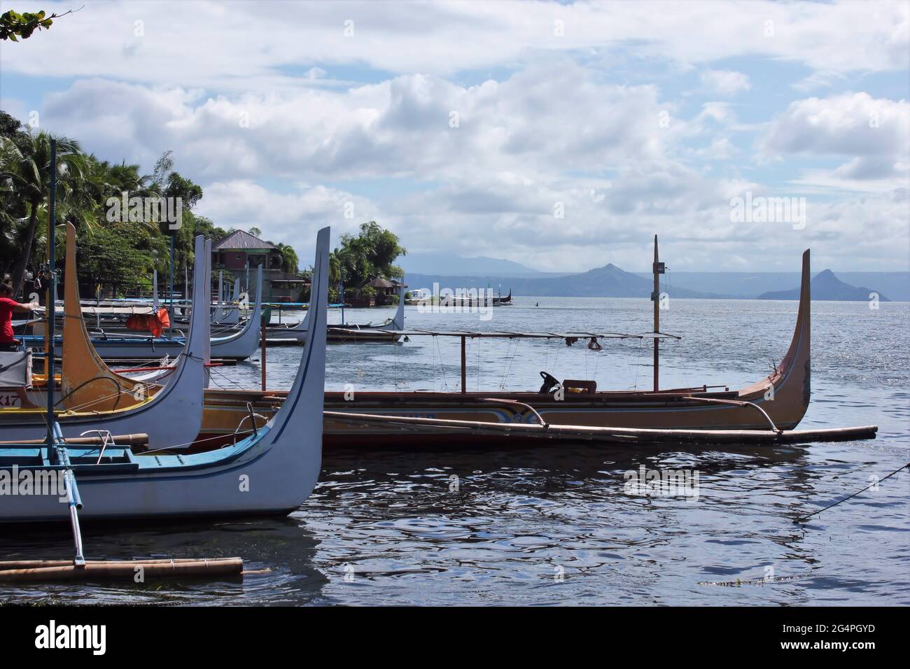 Katig Outrigger boats ready to cross the lake in the Philippines Stock Photo ...