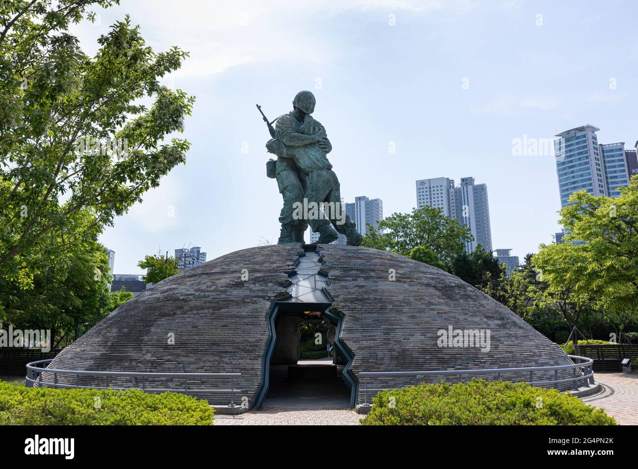 Korean war memorial statue in Seoul National Cemetery Stock Photo Alamy