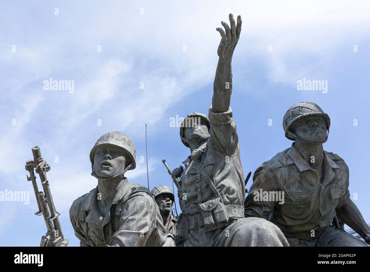 Korean war memorial statue of soldier Stock Photo Alamy