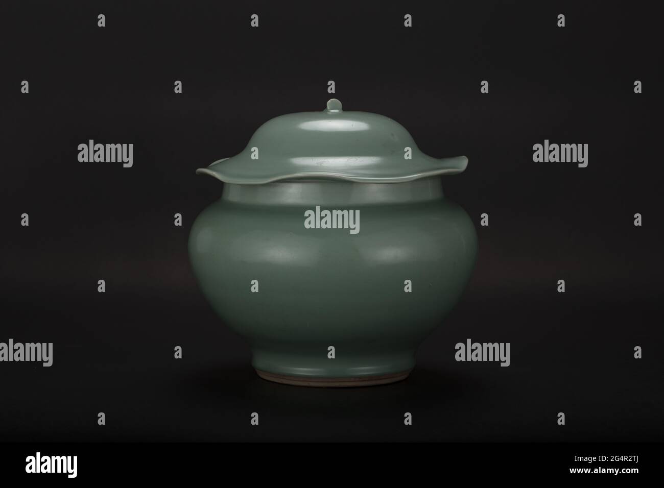 The song dynasty porcelain Stock Photo - Alamy