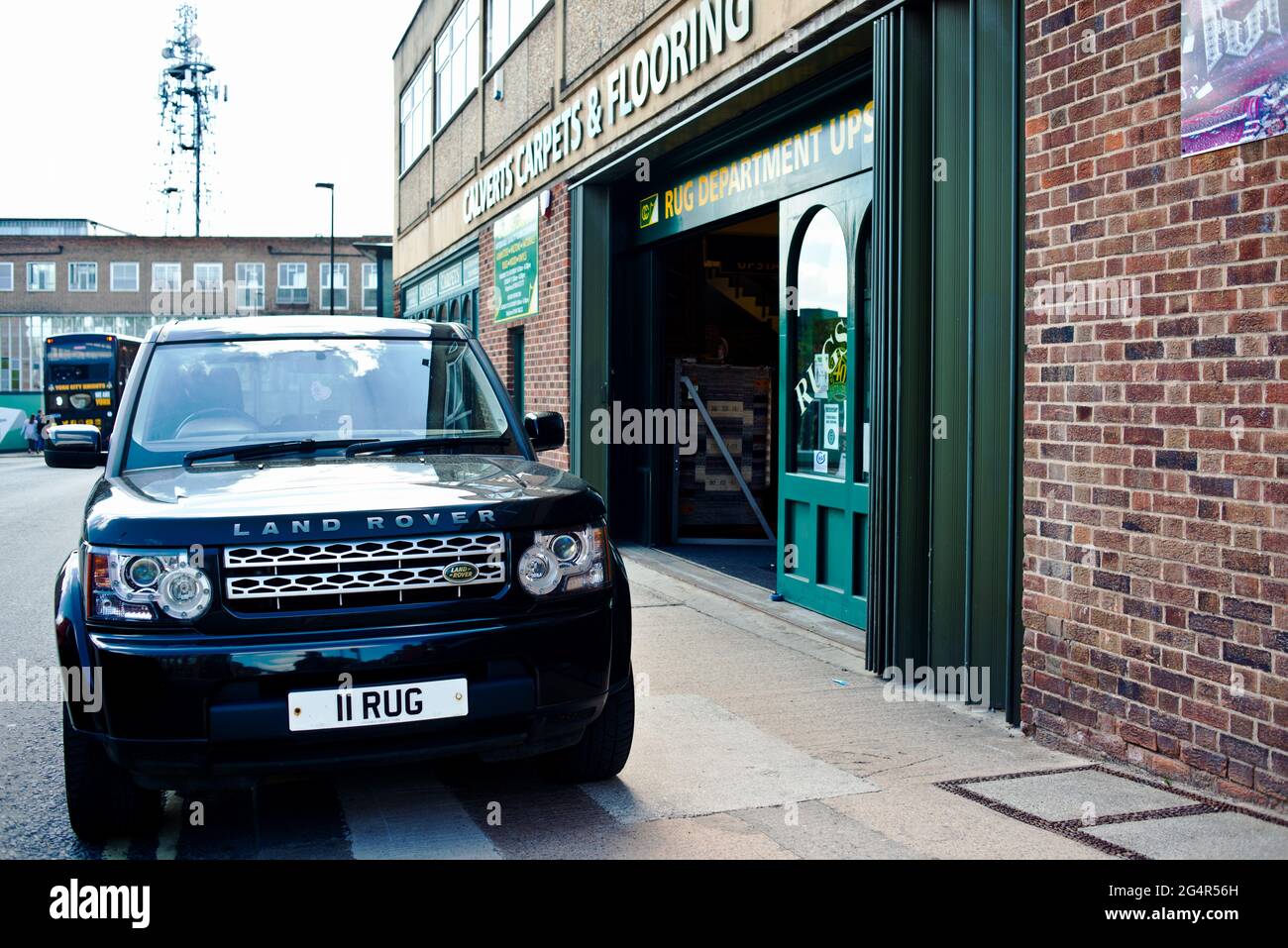 Land Rover Reg No 11 RUG outside Calverts Carpets in Stonebow, York ...