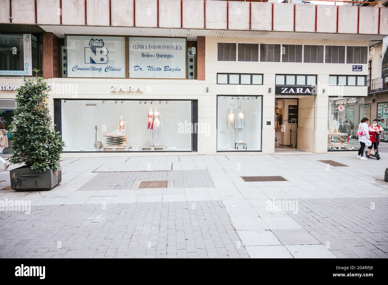 Valladolid, Spain - June 22, 2021: Zara Shop. Spanish cloth shop Stock  Photo - Alamy