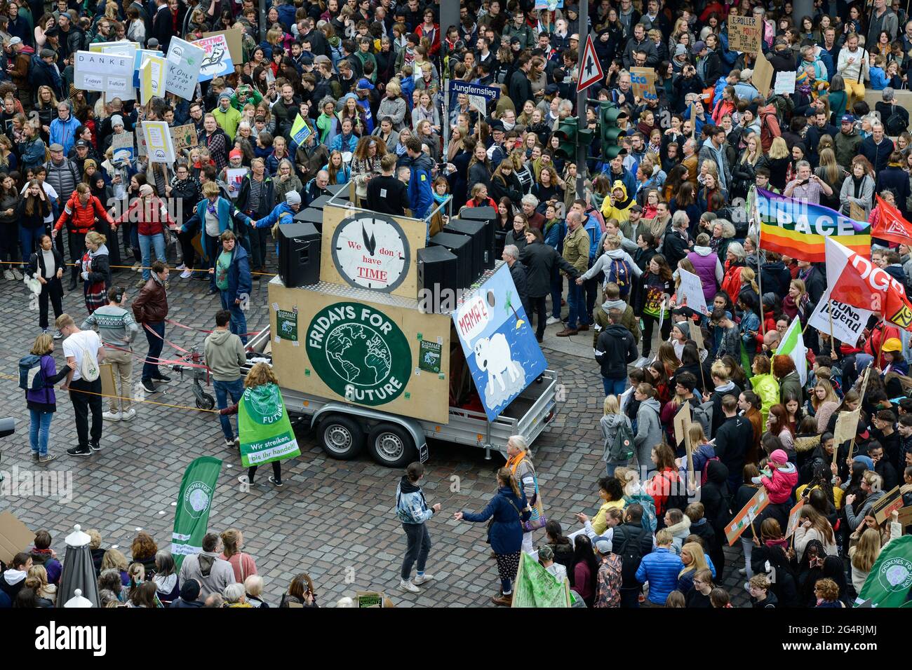 GERMANY, Hamburg city, Fridays for future movement, All for Climate rally with 70.000 protesters for climate protection / DEUTSCHLAND, Hamburg, Jungfernstieg und Binnenalster, Fridays-for future Bewegung, Alle fürs Klima Demo fuer Klimaschutz 20.9.2019 Stock Photo