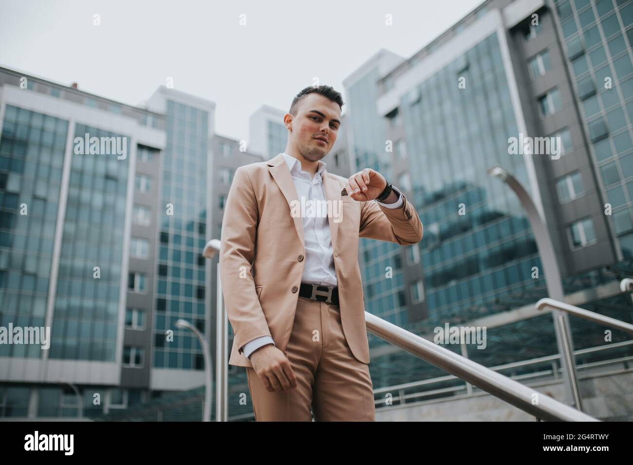 Caucasian young businessman in a suit standing outdoor Stock Photo - Alamy