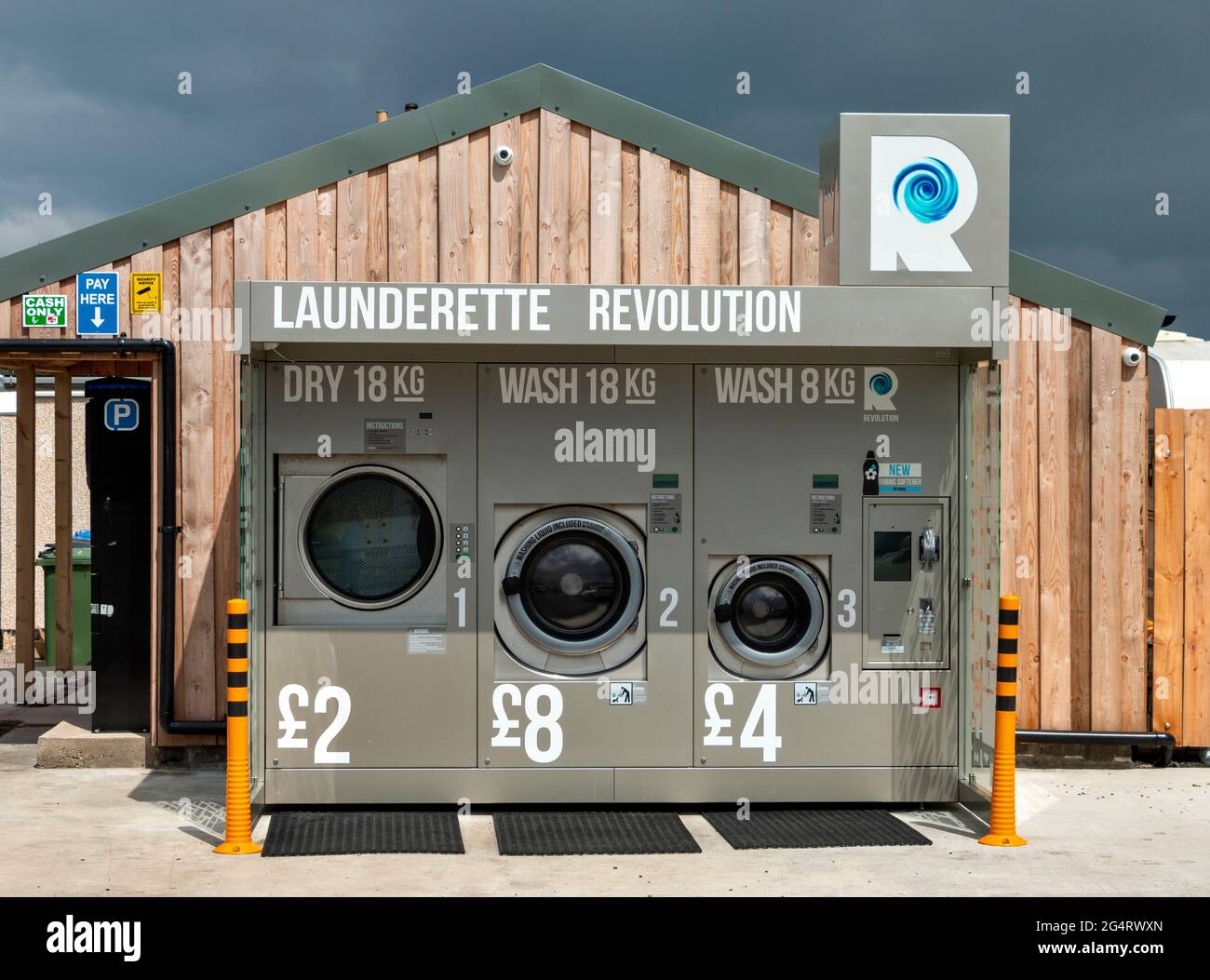 Outdoor launderette hires stock photography and images Alamy