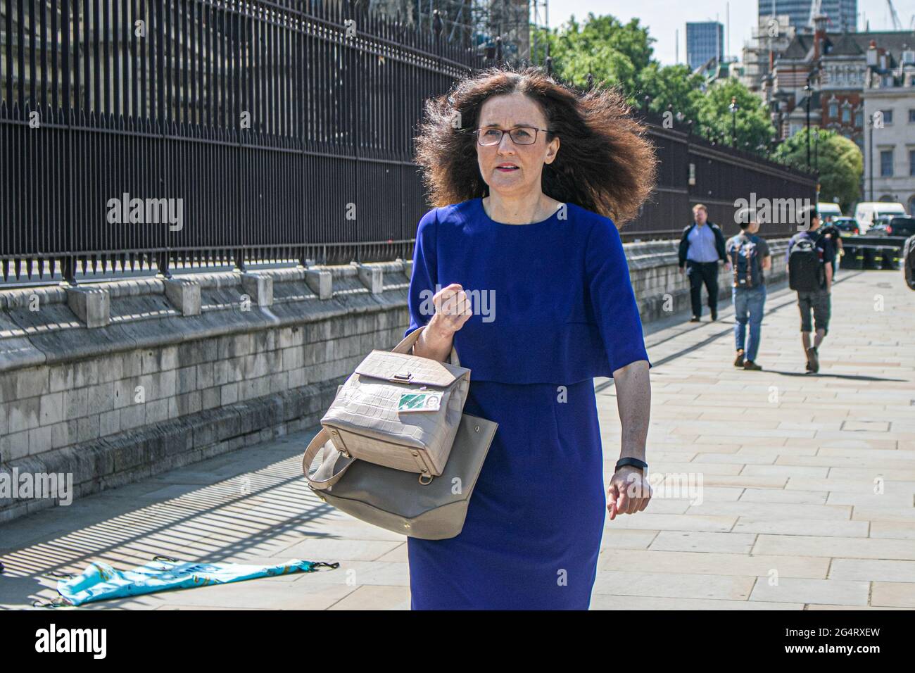 WESTMINSTER LONDON 23 June 2021. Theresa Villiers, Conservative MP for Chipping Barnet who served as Secretary of State for Environment, Food and Rural Affairs from 2019 to 2020 arrives at Parliament. Credit amer ghazzal/Alamy Live News Stock Photo