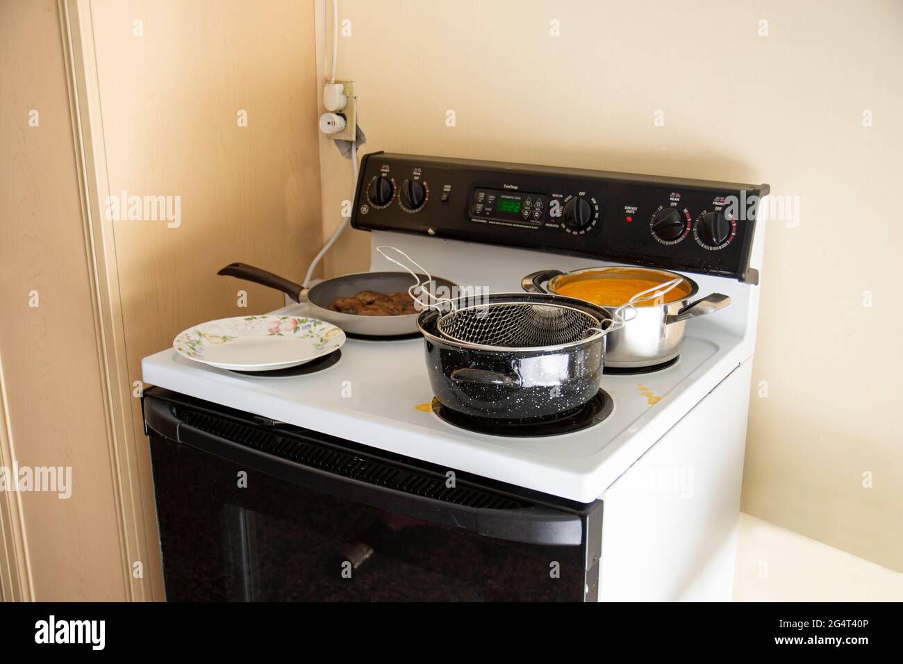 Electric stove burner hi-res stock photography and images - Alamy